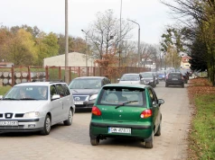 BYD, MG, Omoda, a nawet Volvo. Tymi autami nie wjedziesz na ten parking przy cmentarzu