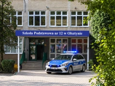 Drzwi zamknięte przed rodzicami w Klebarku Wielkim i Olsztynie. W sieci zawrzało: „To szkoła czy więzienie?”