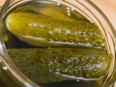 Nigdy nie łącz z tym kiszonych. Gniją i fermentują w jelitach, brzuch boli na potęgę