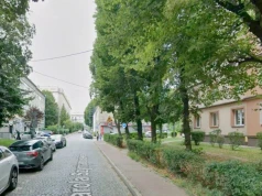W masce karnawałowej napadł na sklep w Częstochowie i groził klientowi nożem. Zapadł wyrok