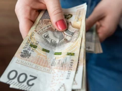 Emerytury przyjdą w dwóch przelewach. ZUS zdecydował o zmianie wypłat