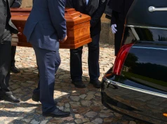 Ten napis nie trafi na tablice rejestracyjne. Mógłby obrazić uczucia religijne