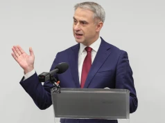 "Każda platforma społecznościowa ma brudne ręce". Wicepremier uderza w big techy