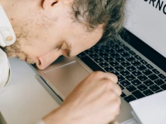 AI miała zdjąć z pracowników część roboty. Menedżerowie przyznają, że stało się odwrotnie