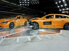 Mercedes zderzył hybrydowe i elektryczne CLA jadące po 56 km/h. Co z baterią elektryka?