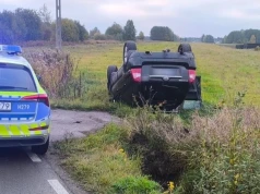 Dachowanie w Garwolinie. Świadek zdążył zadzwonić po pomoc