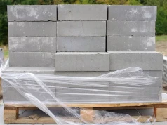 Budujesz dom? Już na fundamentach możesz przepłacić tysiące. Wszystko przez wybór materiału