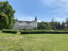 Zabór: Tu warto wybrać się na jesienny spacer. Pogoda sprzyja takim wyprawom. Park w Zaborze i jezioro Liwno