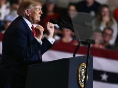 "Zdrajca!" Trump obrażony na własnym wiecu. Doszło do rękoczynów