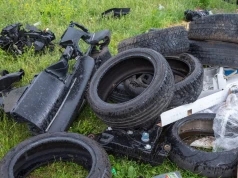 Mandat za opony pod śmietnikiem. Wiele osób popełnia ten błąd