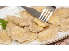 Przepis dnia na piegowate pierogi z serem i jabłkiem. Inne wersje przestaną się liczyć