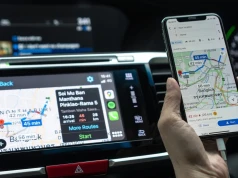 Gemini wreszcie wjeżdża do CarPlay. Kierowcy z iOS mogą teraz korzystać z AI w Mapach Google