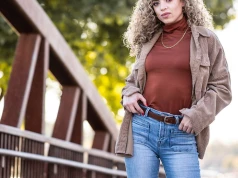 Wyprzedaż kurtek na jesień. Te dwa modele odmienią twoje stylizacje i nie zrujnują budżetu