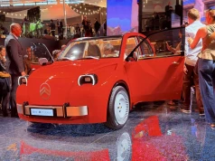 To był prawdziwy szał. Nowy Citroën 2CV porwał tłumy!