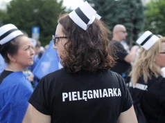 Nowe zasady dla lekarzy i pielęgniarek. Trzy dni na decyzję pod groźbą wypowiedzenia