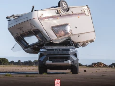 Po co Toyota zrzuciła na nowego Hiluxa przyczepę kempingową? Chciała coś udowodnić. I udowodniła