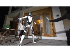 Chiński robot o niebezpiecznym usposobieniu. Bije i kopie na zawołanie