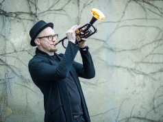 Polska premiera JBL Summit Everest i jazz. Piotr Schmidt gościem specjalnym na Audio Video Show 2026