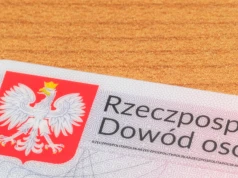 Zmiany w dowodach osobistych od 1 grudnia. MSWiA szykuje ułatwienia dla seniorów i rodziców