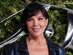 Kris Jenner wybrała panterkę. Ten płaszcz przyciąga spojrzenia