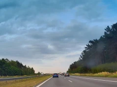 Dziecko nagrało jazdę ojca: 257 km/h na S6. Nagranie wywołało burzę w sieci