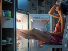 Fale gorąca nie dają spokoju? Mogą dopadać już przed 30. Lekarka mówi, skąd się biorą