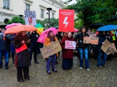„Czerwona kartka za aborcję”. Manifestacje w Łodzi i Piotrkowie