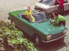 Ma tylko 3,73 m i 53 KM. Peugeot 204 Cabriolet świętuje 60 lat w Bolonii