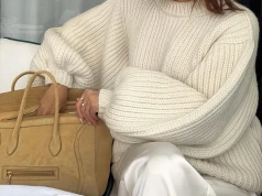 Prosty krój, ale rękawy przyciągają wzrok. Reserved ma sweter za 7 dyszek, H&M ma podobne