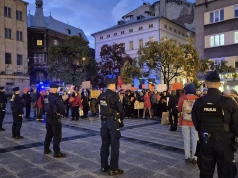Dwie strony sporu i policyjny kordon. Gorąco na Placu Chrobrego | FILMY, ZDJĘCIA