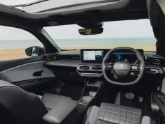 System openR w Renault 4 E-Tech najlepszy na rynku wg „What Car?”
