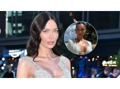 Edyta Zając pozuje w kusym komplecie na rajskiej plaży. Pokazała opalony dekolt