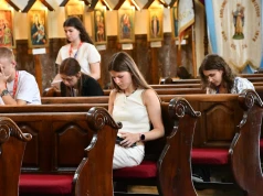Biskupi Francji do młodzieży: naszą jedyną bronią jest ofiarna miłość