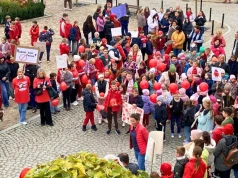 Czerwony Marsz Przeciwko Przemocy w Zakroczymiu. Uczniowie powiedzieli głośne „STOP!”