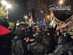 Gorąco przed Sejmem. Dwie grupy protestujących rozdzieliła policja