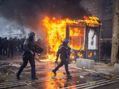 Francja próbuje opanować sytuację. Marsylia zakazuje demonstracji
