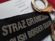 Deportowany z Wielkiej Brytanii Polak zatrzymany na lotnisku. Był poszukiwany za kradzież