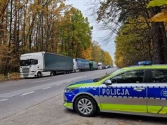 Tomaszów Lubelski: Kolejka ciężarówek przed Hrebennem. Policjanci przez całą dobę czuwają na DK17