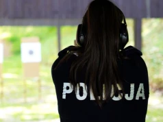 Kierowca taranował radiowozy i potrącił policjantkę. Pod Brzegiem padły strzały