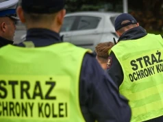 Stracił panowanie nad swoim samochodem i wjechał na nasyp kolejowy. Wydmuchał 1,4 promila!