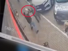 Mamy nagranie brutalnego ataku nożownika w centrum Warszawy