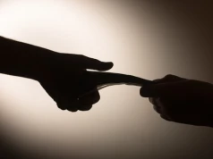 Dwóch żołnierzy zmarło w wyniku zatrucia. 17-latka miała działać na rzecz Rosji