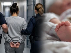 Dramat 20-miesięcznej dziewczynki w Nowym Sączu. Dwa krwiaki, złamana ręka i żebro.