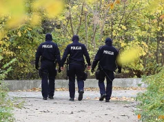 Nastolatka zgubiła aparat słuchowy. Reakcja policjanta z Olsztyna chwyta za serce