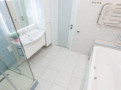 Prysznic czy wanna? Policzyliśmy koszty dla 4-osobowej rodziny