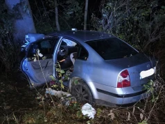 Wypadek w miejscowości Poniatowo. Kierowca z nieznanych przyczyn wjechał do rowu.