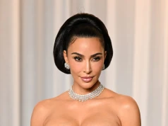 Kim Kardashian zmieniła sukienkę podczas urodzinowej kolacji. Zaskoczyła?