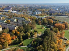 Złota jesień w Krakowie. Park Tysiąclecia z lotu ptaka