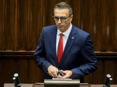 Nowa technologia w Sejmie. Poseł Sachajko czytał... z okularów