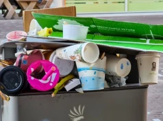 Toniemy w śmieciach. Recykling już nie wyrabia